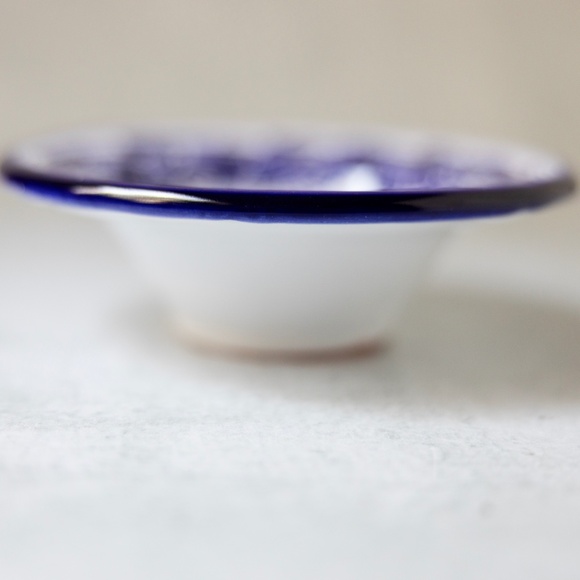Blue & White Majolica-style Hand Painted Bowl by Hernandez of Puebla Mexico 6" - Picture 6 of 7